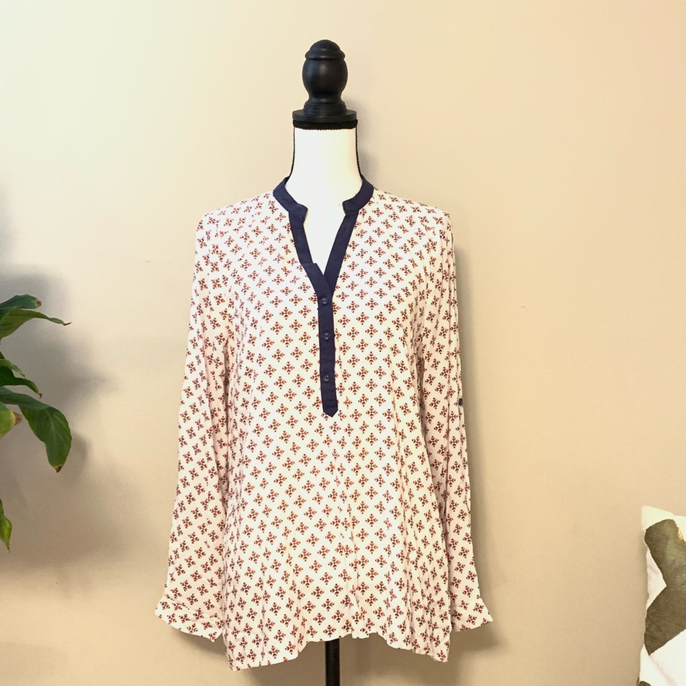 D O N A T E D 
Kori Navy and Red Patterned Blouse sz m nwt B55